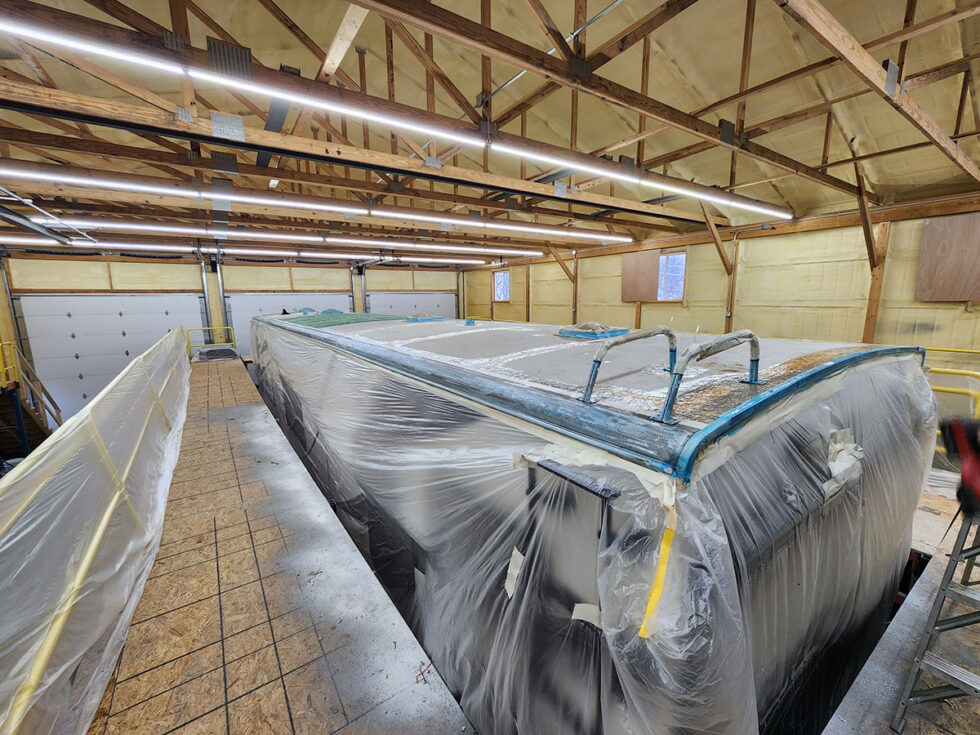 raptor fifth wheel roof repair being done