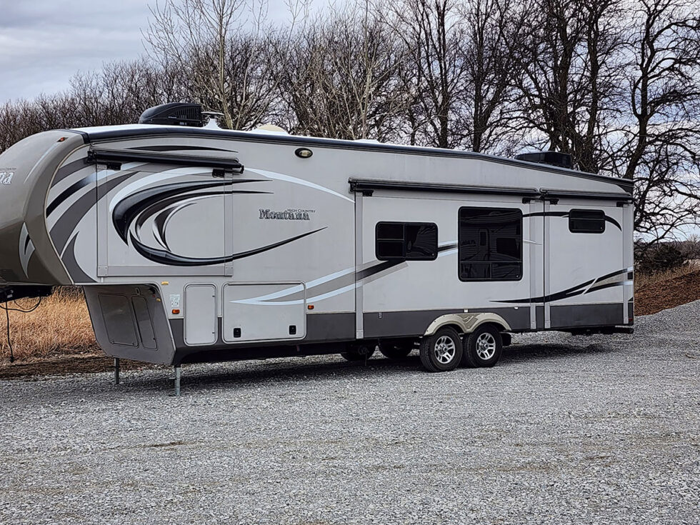 fifth wheel rv having roof repaired