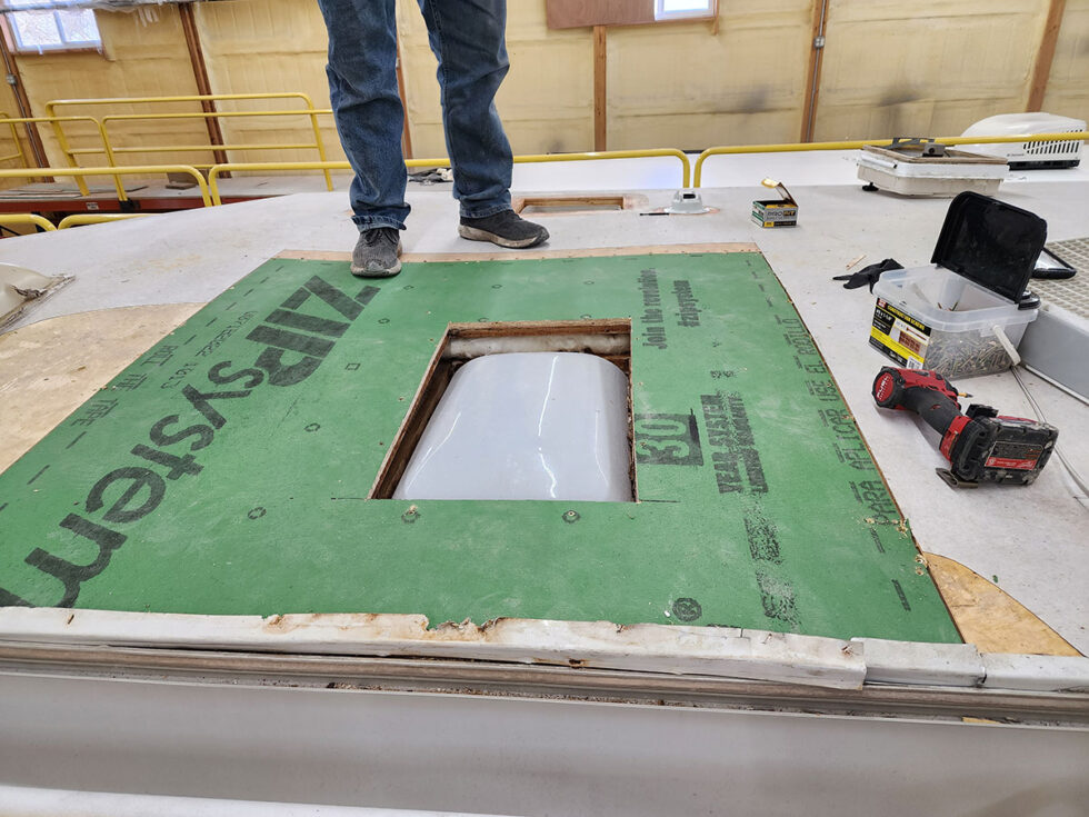 jayco fifth wheel having roof repair done in Nebraska