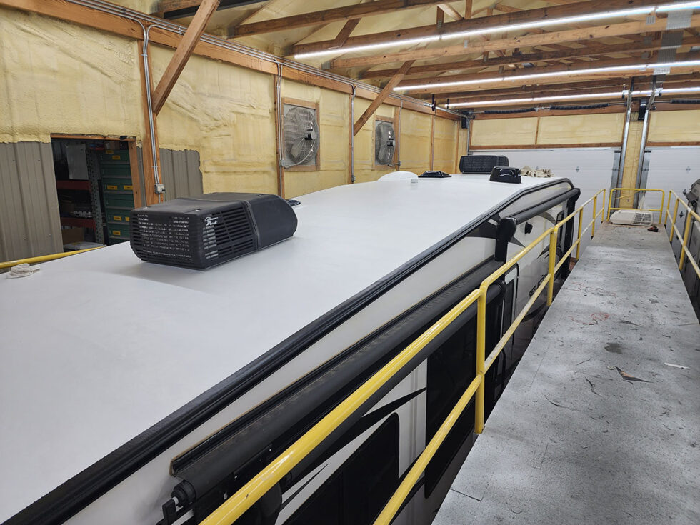 Grand Design 337rls Fifth Wheel roof getting repaired
