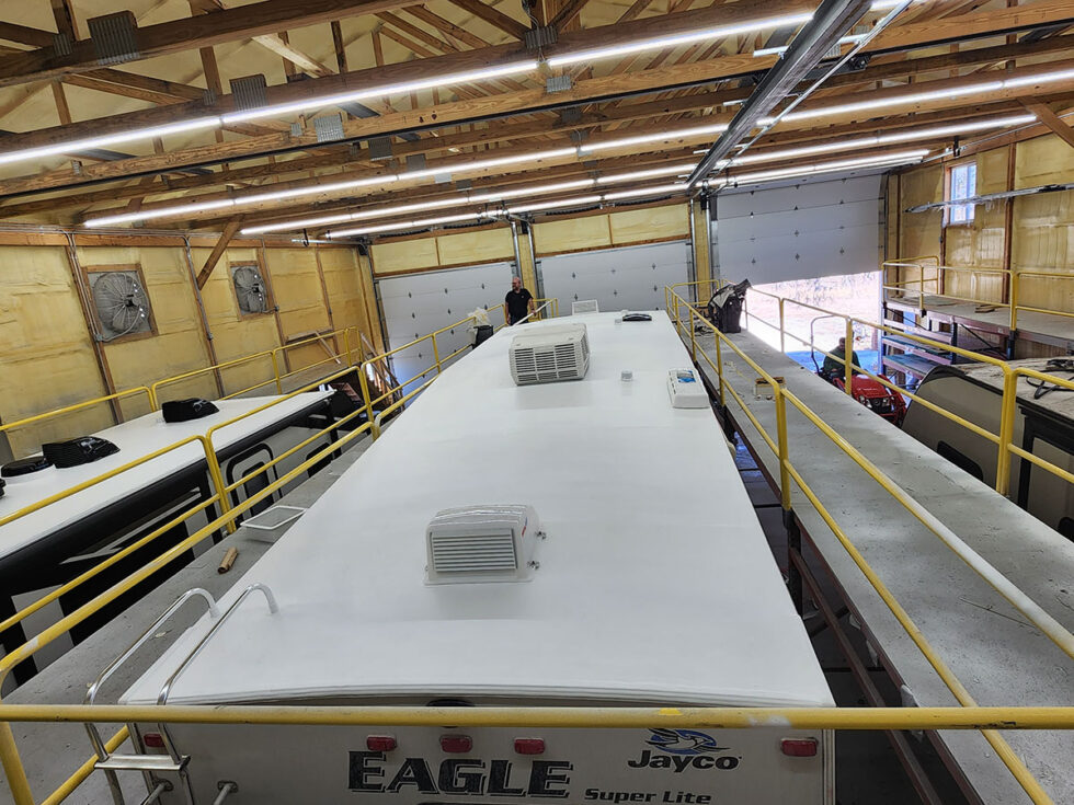 jayco fifth wheel having roof repair done in Nebraska